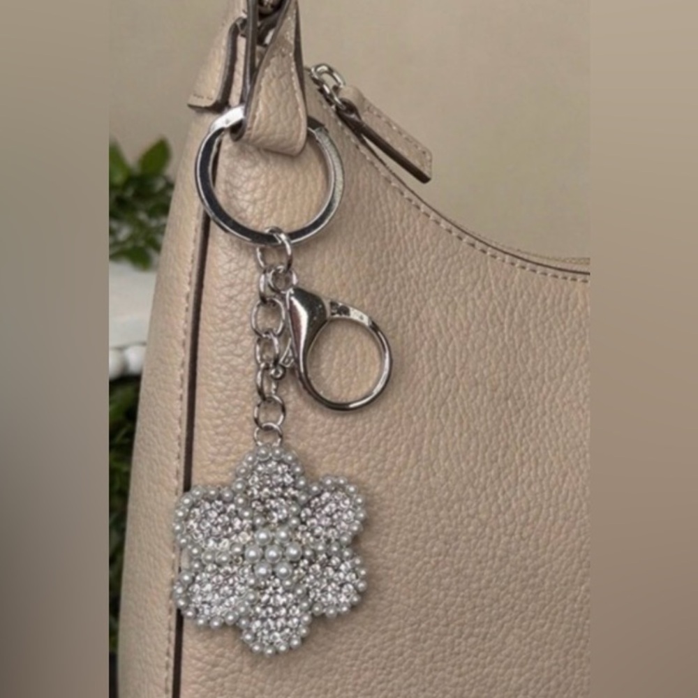 NEW Flower Bling Bsg Chsrm Key Chain Accessory - Picture 2 of 2